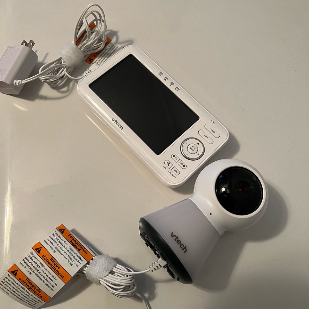 VTech - 5" Video Baby Monitor w/Adaptive Night Light - White